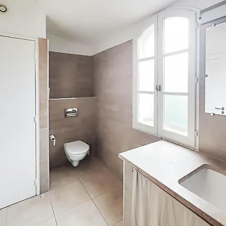 1 Bedroom Lovely In Saint-laurent-de-la-ca *